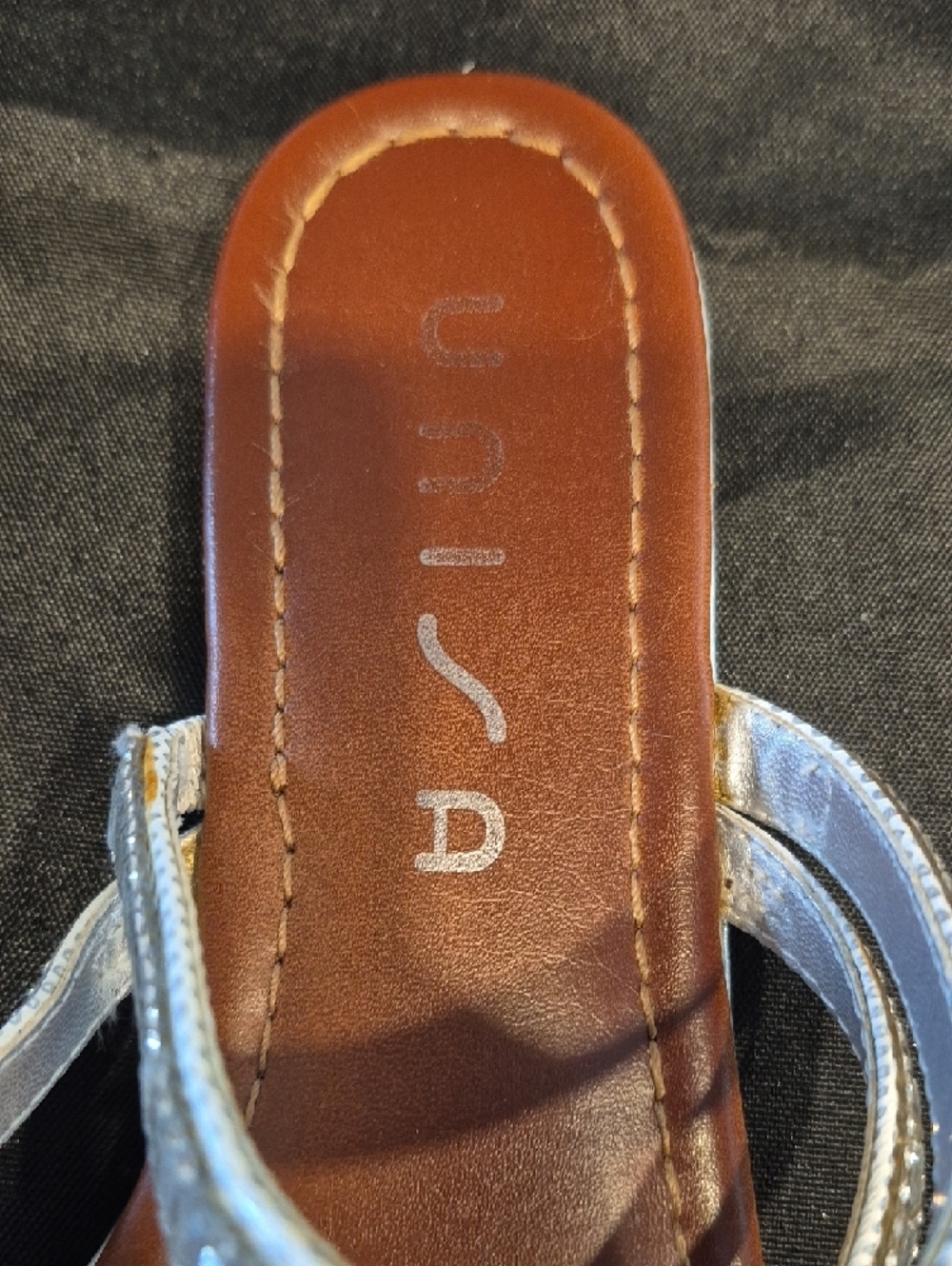 Unisa Avisa Silver Rhinestone Beaded V‑Strap Women's Sandals - Picture 2 of 8
